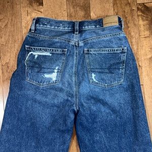 American Eagle high-rise Straight Leg baggy jeans. Size 00